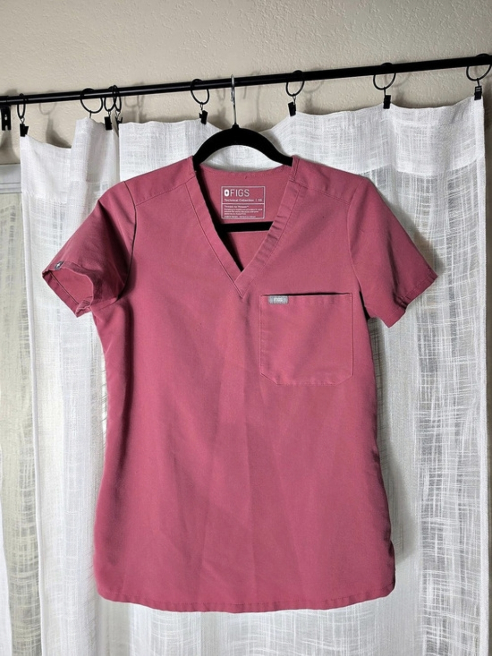 FIGS Casma Scrub Top V-Neck Pink XS